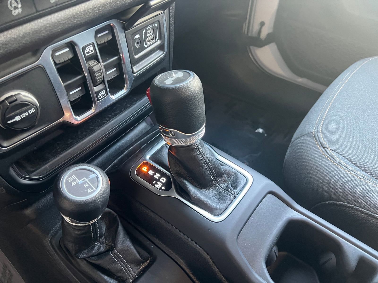 Used 2025 Jeep Wrangler Sport S image 41