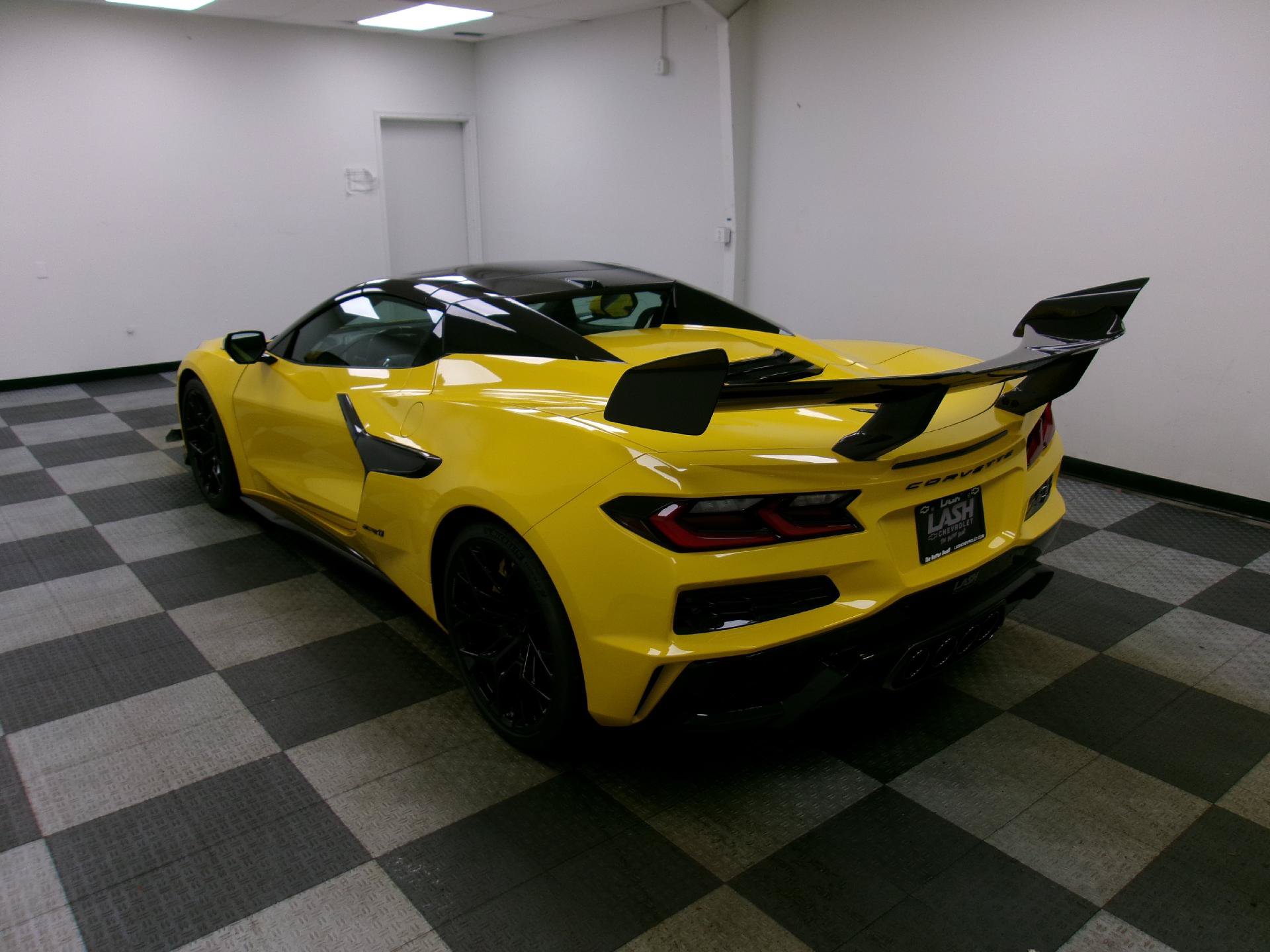 New 2026 Chevrolet Corvette ZR1 w/ ZR1 Carbon Fiber Aero Package RWD image 19
