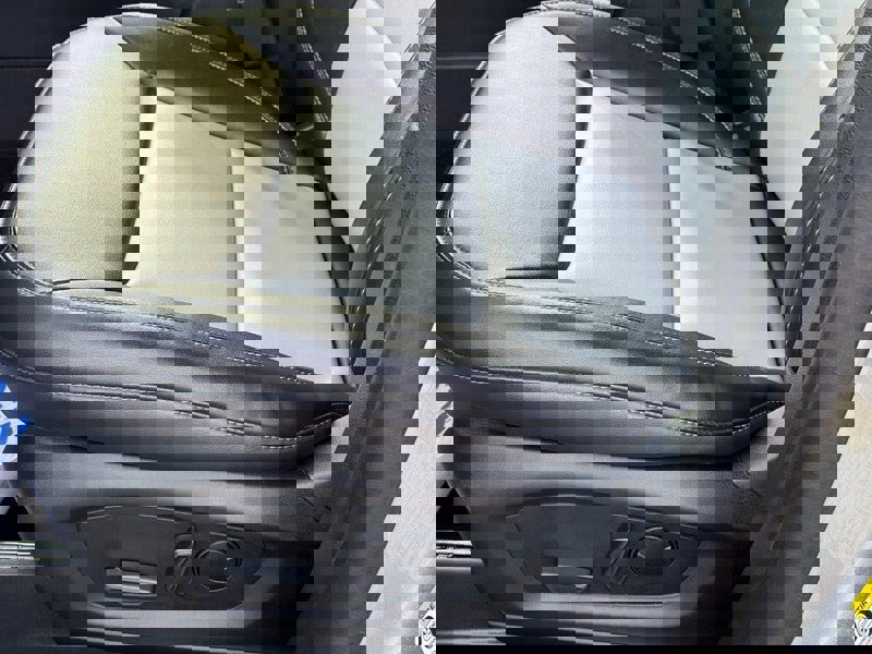 Used 2024 Ford Explorer XLT w/ Equipment Group 202A image 26