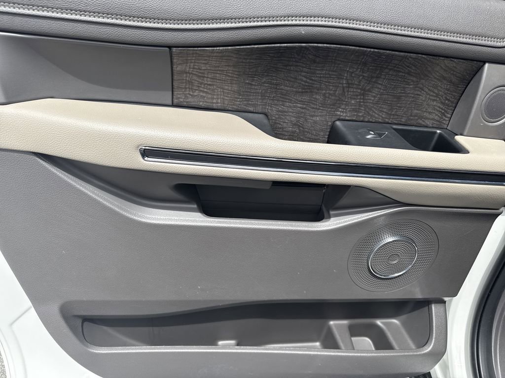 Used 2021 Ford Expedition Max Limited image 22