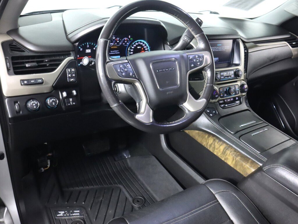 Used 2018 GMC Yukon XL Denali AWD/4WD image 9