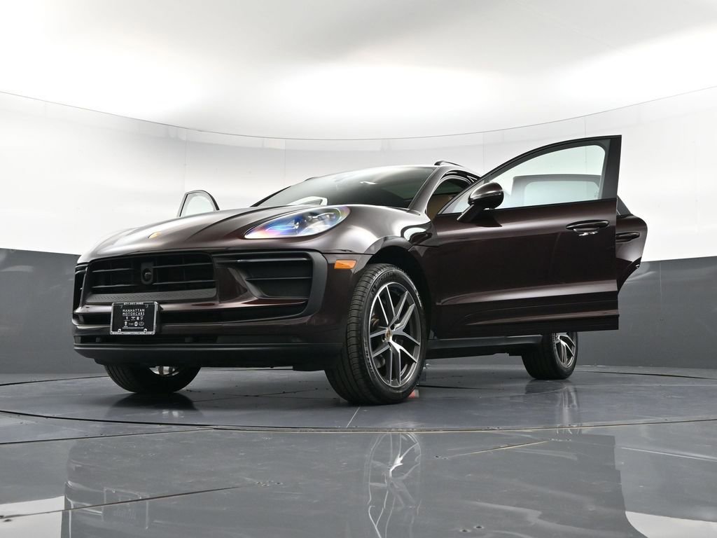Certified 2025 Porsche Macan image 38