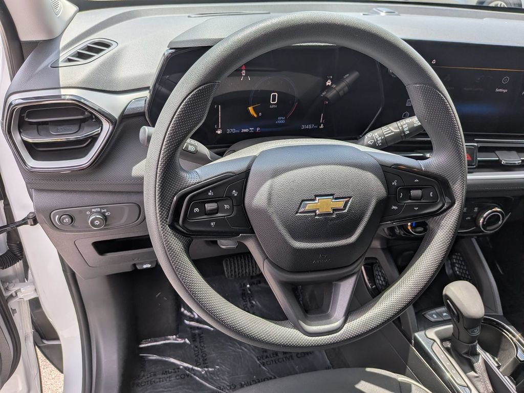 Used 2025 Chevrolet TrailBlazer LT AWD/4WD image 21