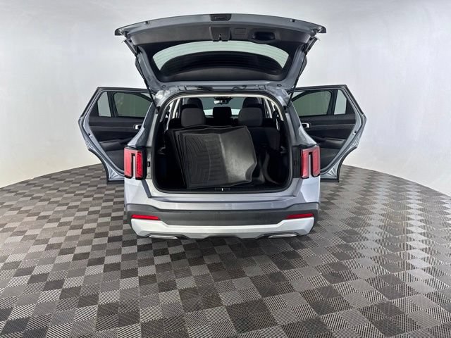 Certified 2024 Kia Sorento LX FWD image 17