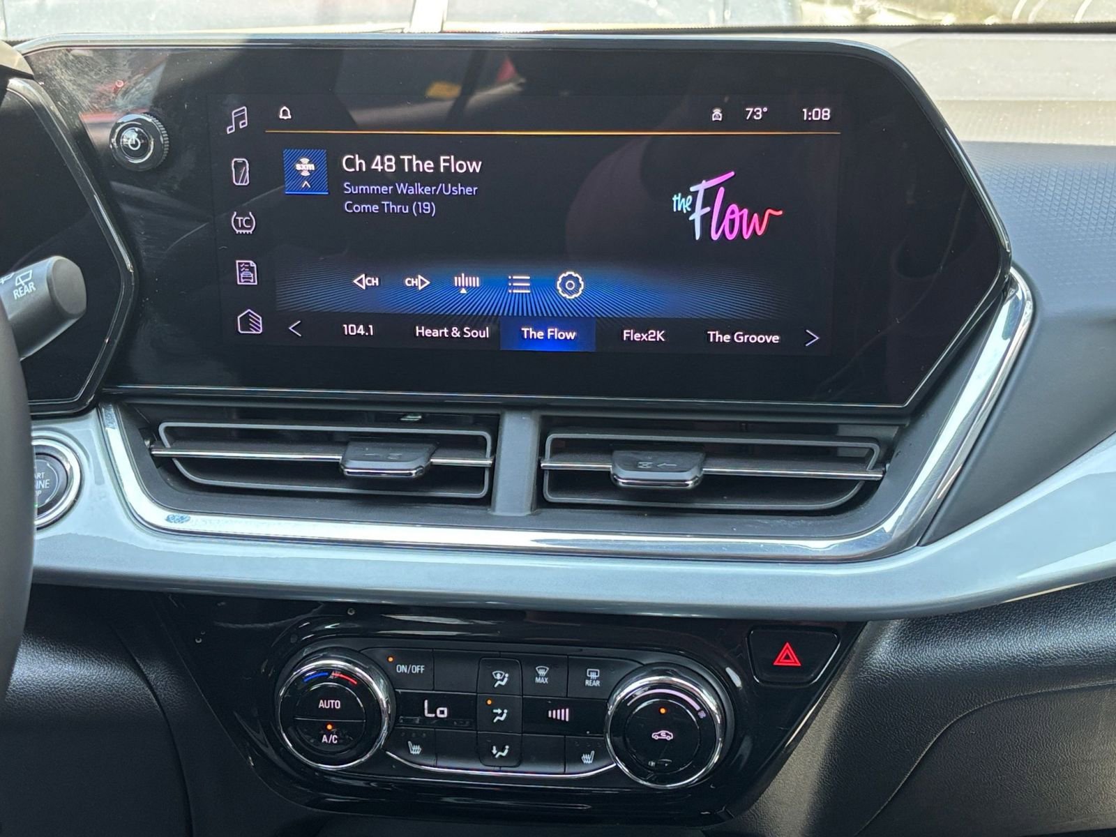 Used 2025 Chevrolet Trax LT w/ LT Convenience Package image 20