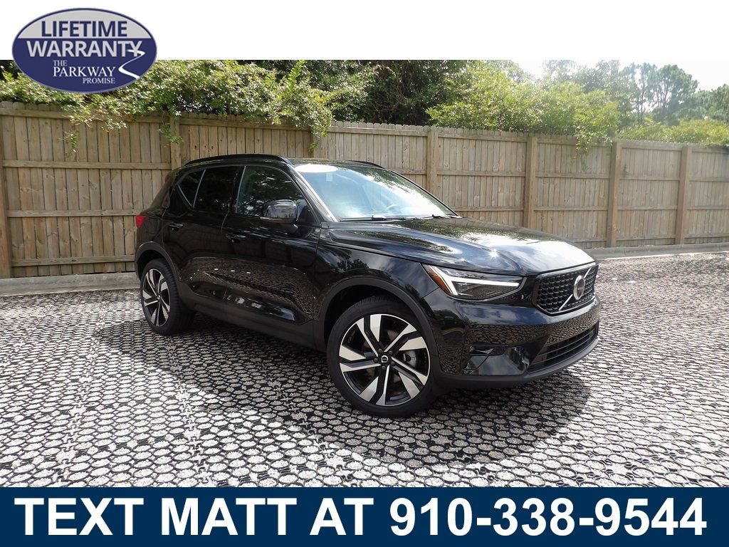 New 2025 Volvo XC40 B5 Plus w/ Protection Package Premier