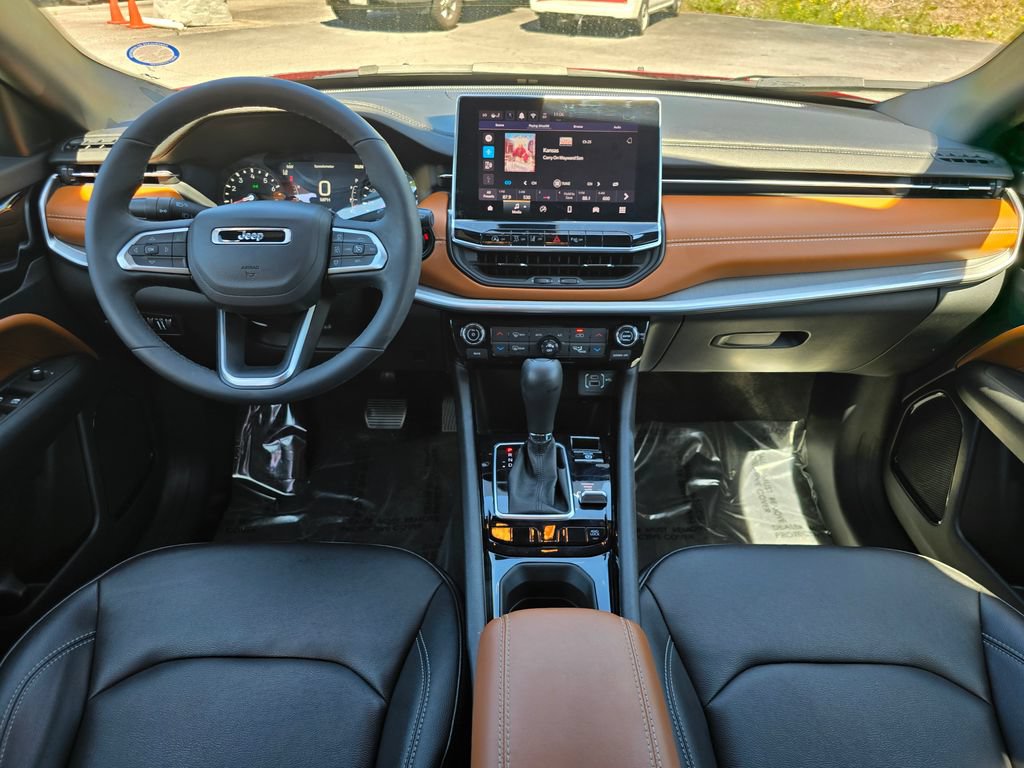Used 2025 Jeep Compass Limited AWD/4WD image 5