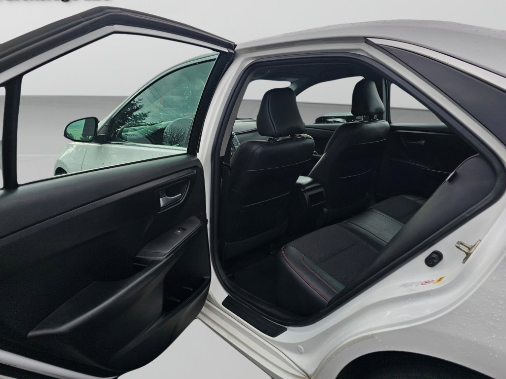 Used 2016 Toyota Camry SE FWD image 21