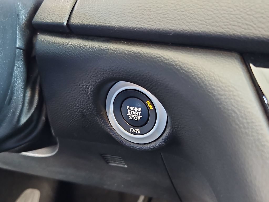 Used 2025 Chrysler Pacifica Select FWD image 17