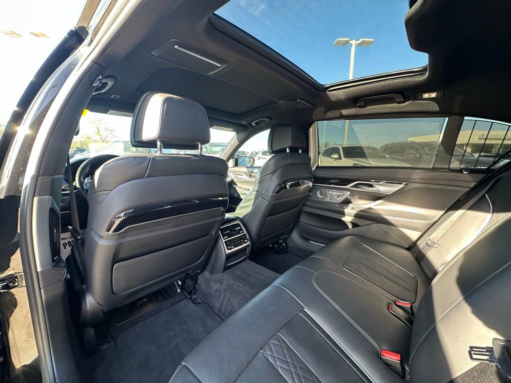 Used 2020 BMW 750i xDrive w/ Executive Package AWD/4WD image 23