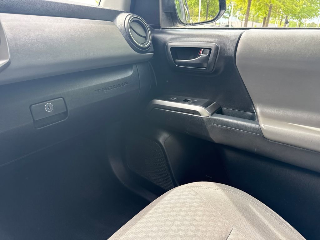 Used 2021 Toyota Tacoma SR5 RWD image 18