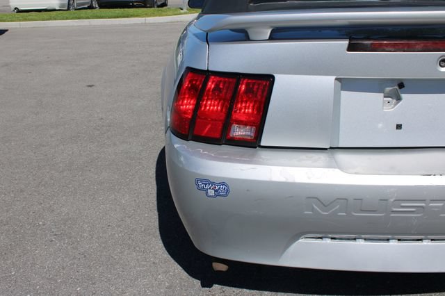 Used 2004 Ford Mustang Convertible RWD image 29