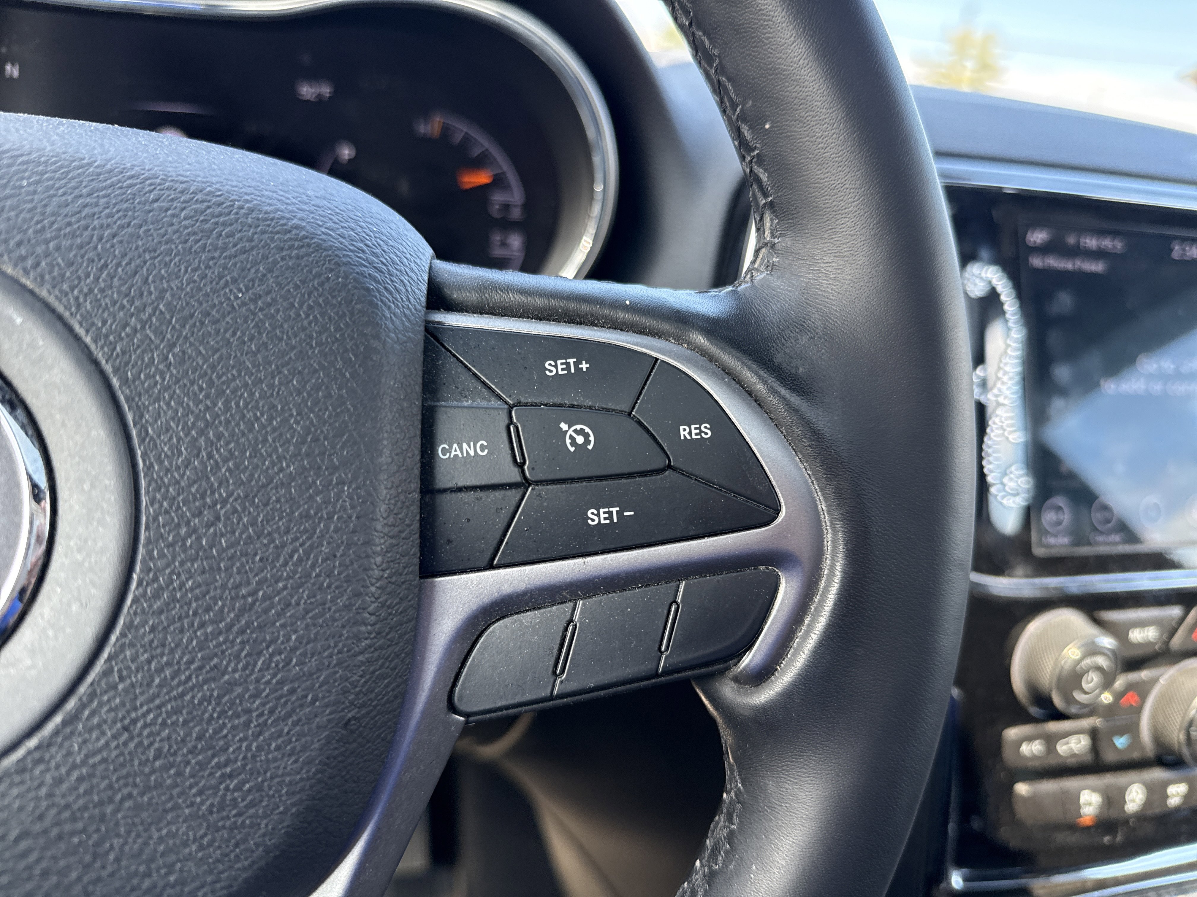 Used 2020 Jeep Grand Cherokee Limited image 17