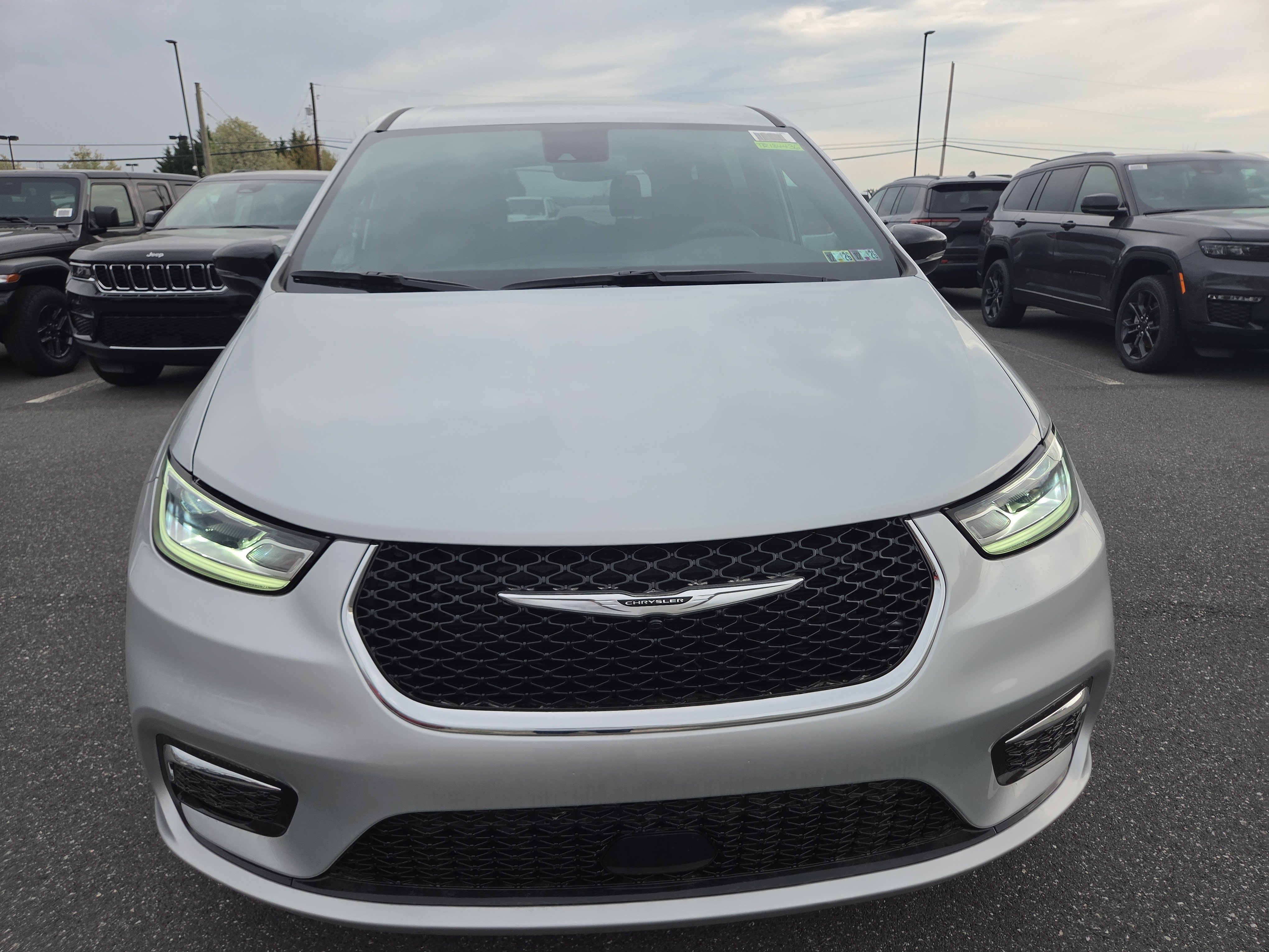 New 2026 Chrysler Pacifica Select AWD/4WD image 22