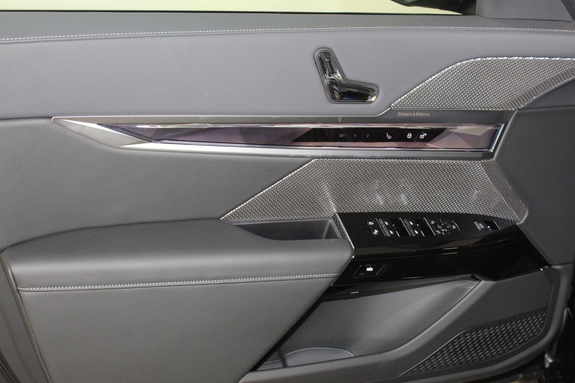 Used 2026 BMW i7 M70 w/ Premium Package image 11