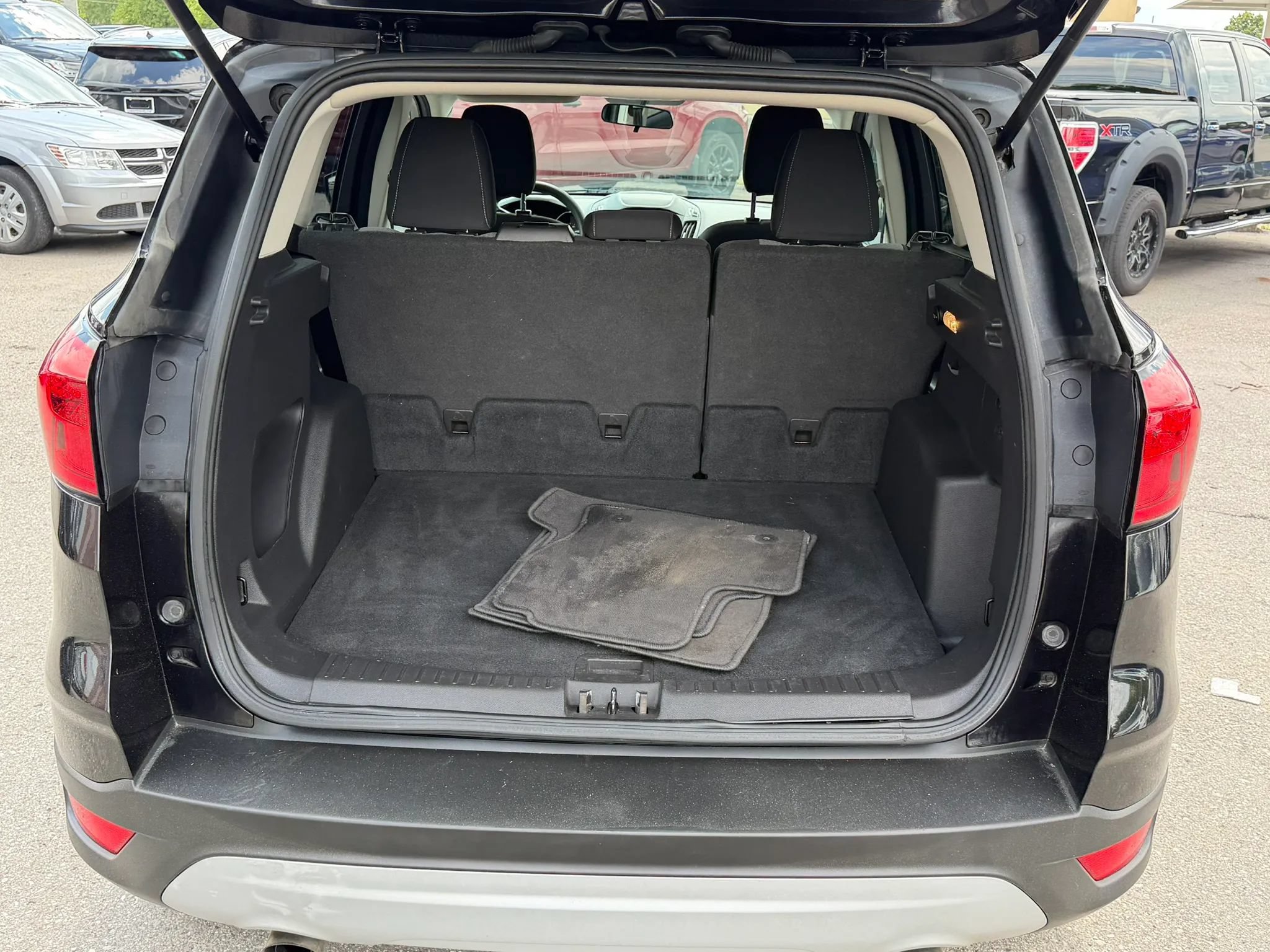 Used 2019 Ford Escape SE FWD image 13
