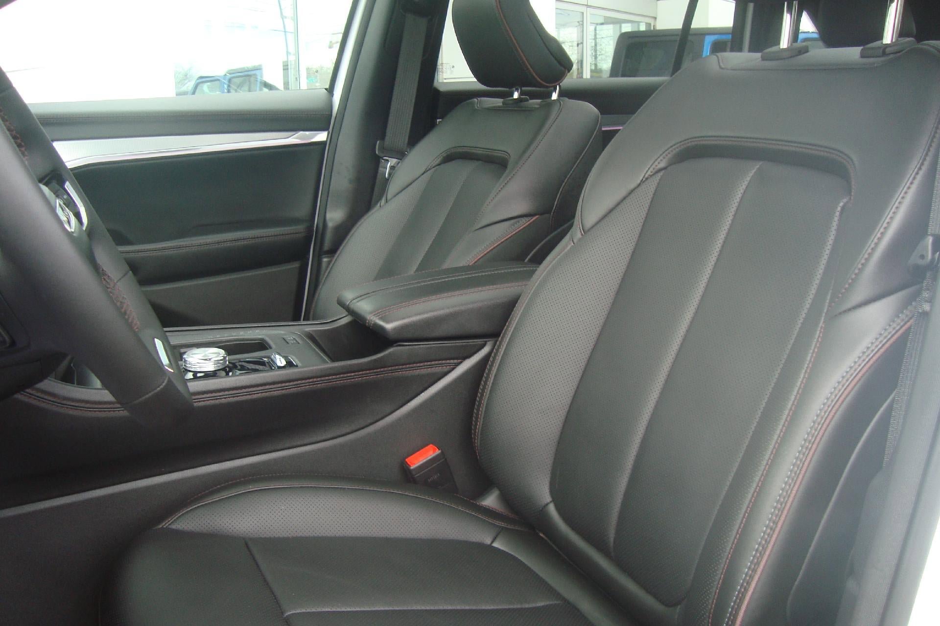 Used 2024 Jeep Wagoneer Launch Edition AWD/4WD image 12