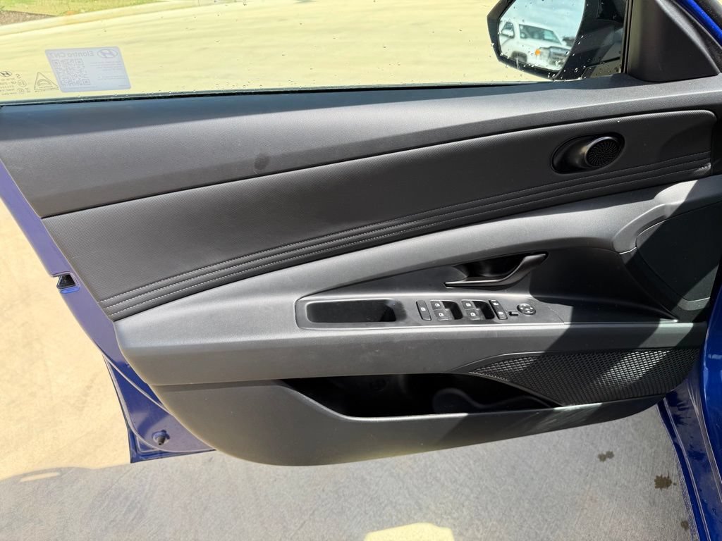 Certified 2025 Hyundai Elantra Sport FWD image 9
