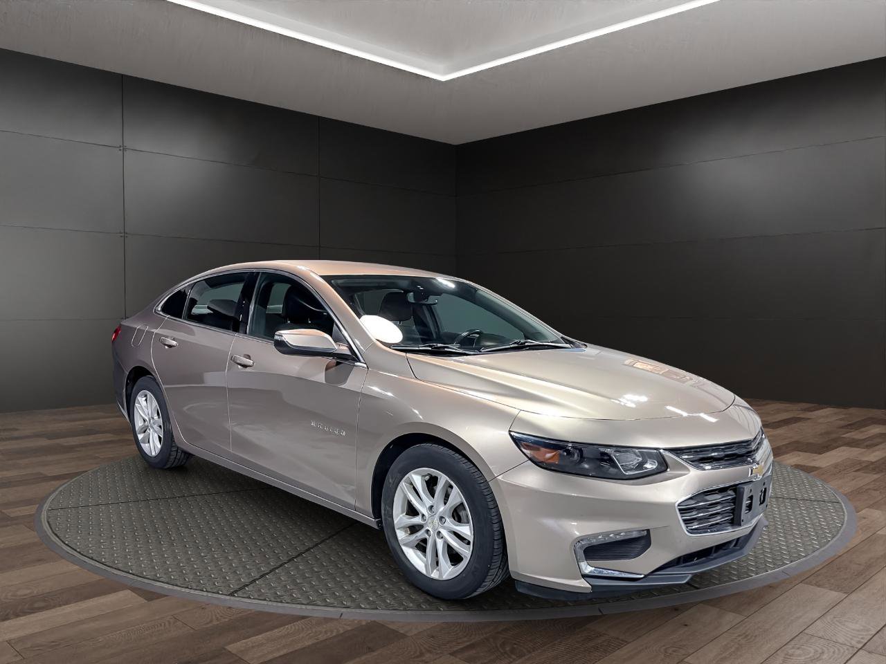 Used 2018 Chevrolet Malibu LT image 2