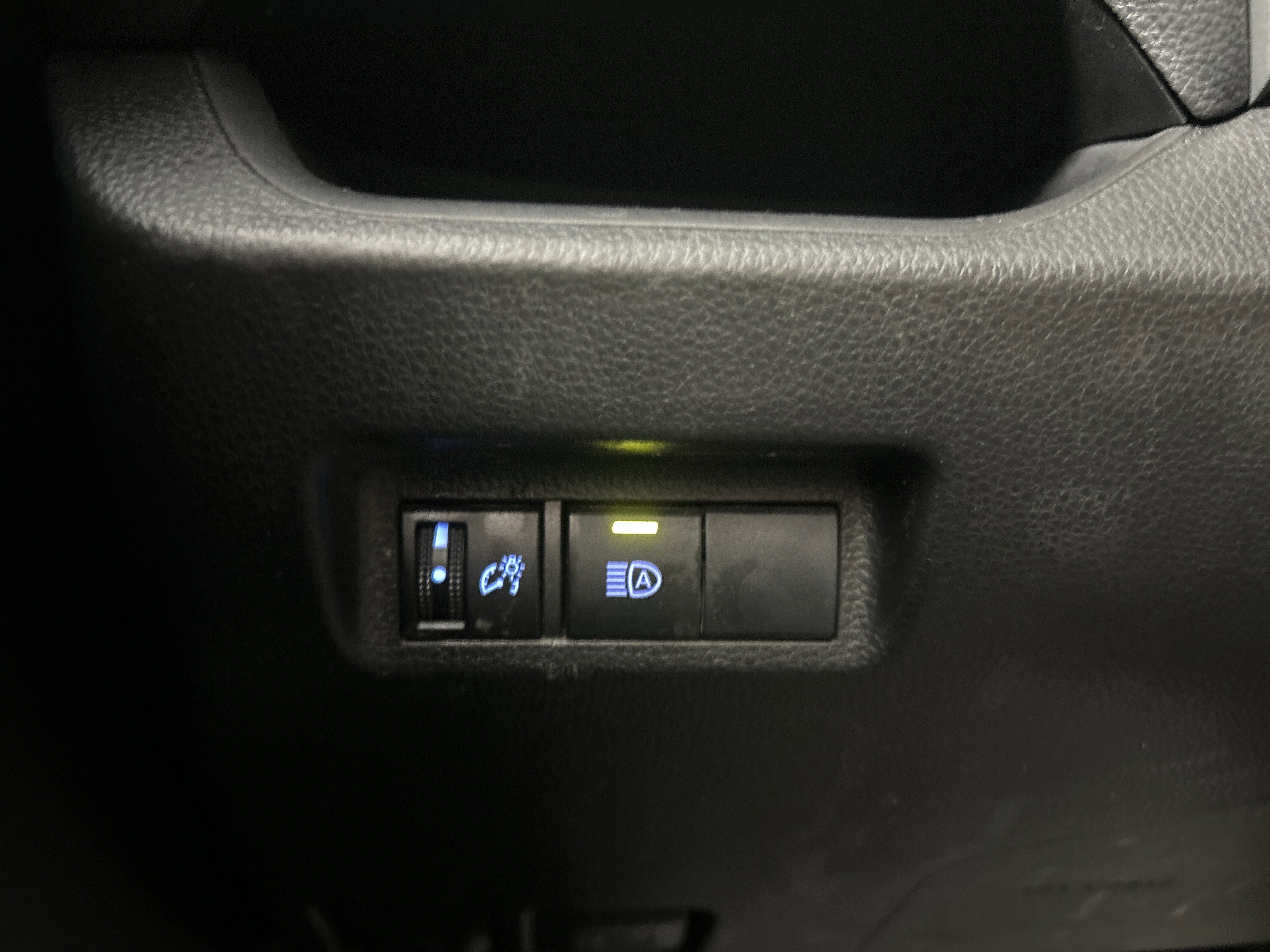 Used 2019 Toyota RAV4 LE image 29