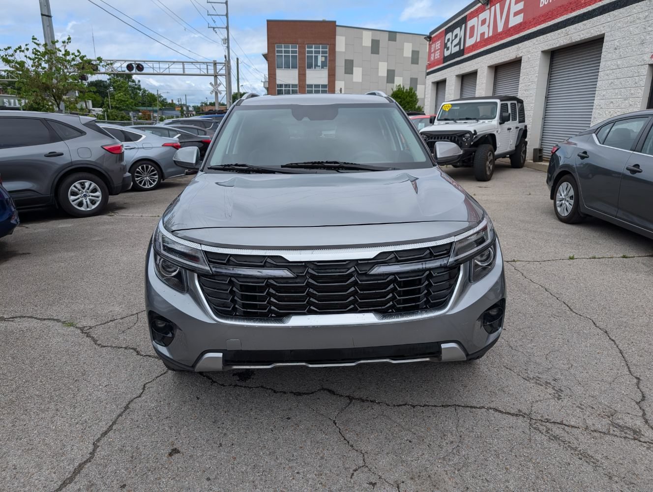 Used 2025 Kia Seltos EX FWD image 4