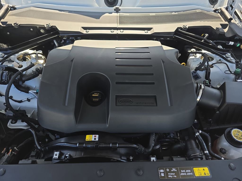 Used 2025 Land Rover Defender 90 X-Dynamic SE image 31