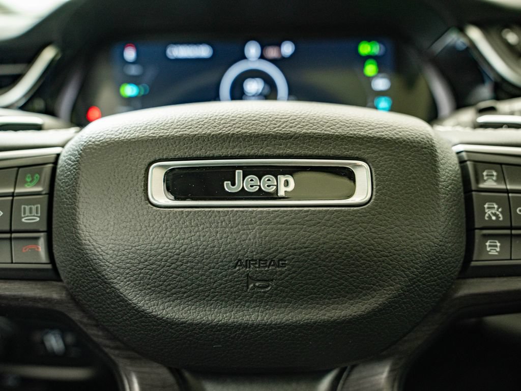 Used 2022 Jeep Grand Cherokee Limited 4xe w/ Luxury Tech Group II AWD/4WD image 23