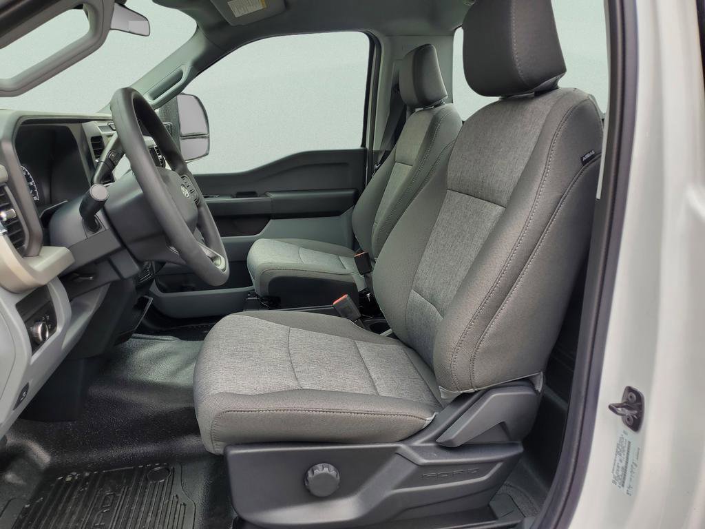 New 2025 Ford F550 4x4 Regular Cab Super Duty image 17