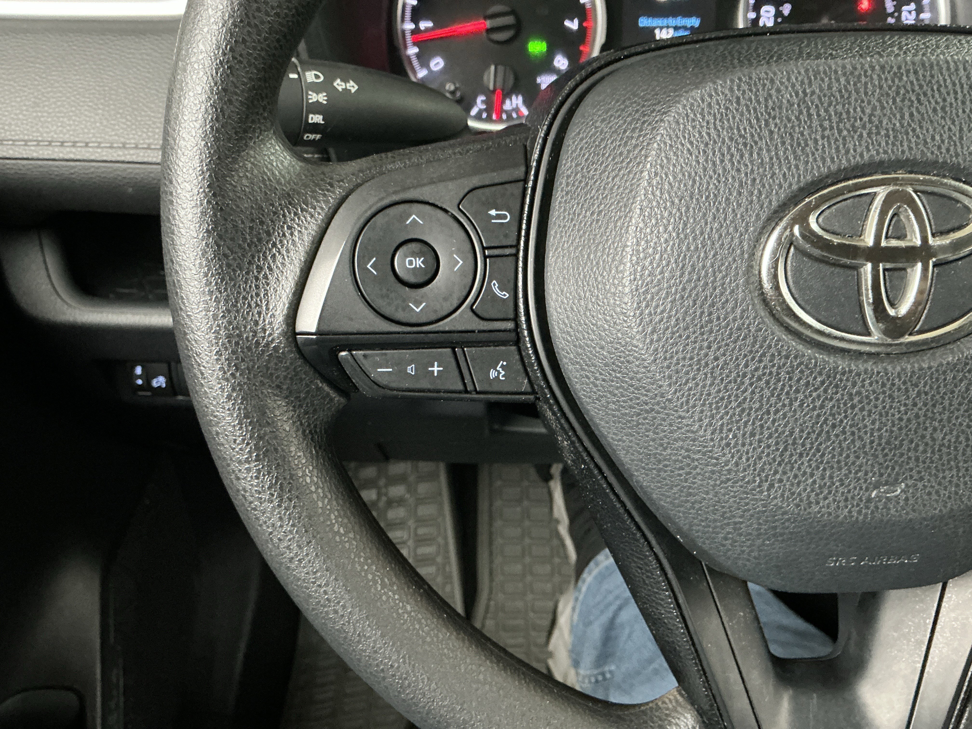 Used 2020 Toyota RAV4 LE image 12