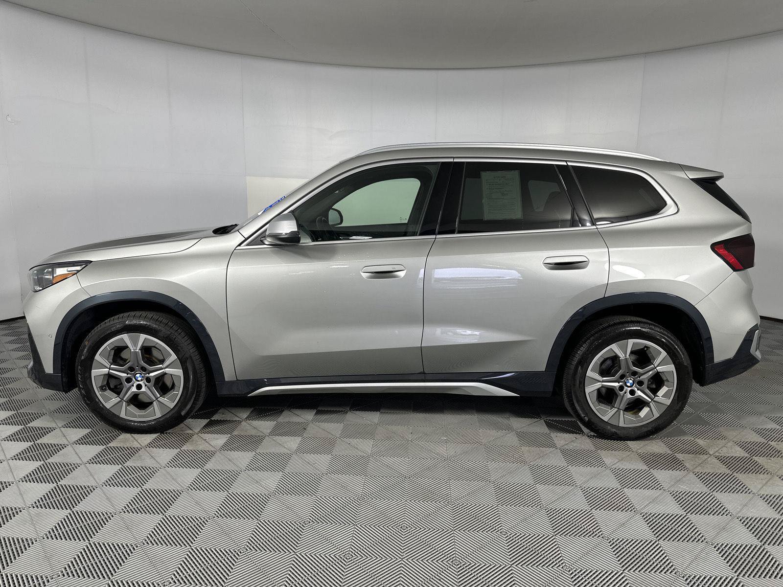 Used 2023 BMW X1 xDrive28i w/ Convenience Package AWD/4WD image 5