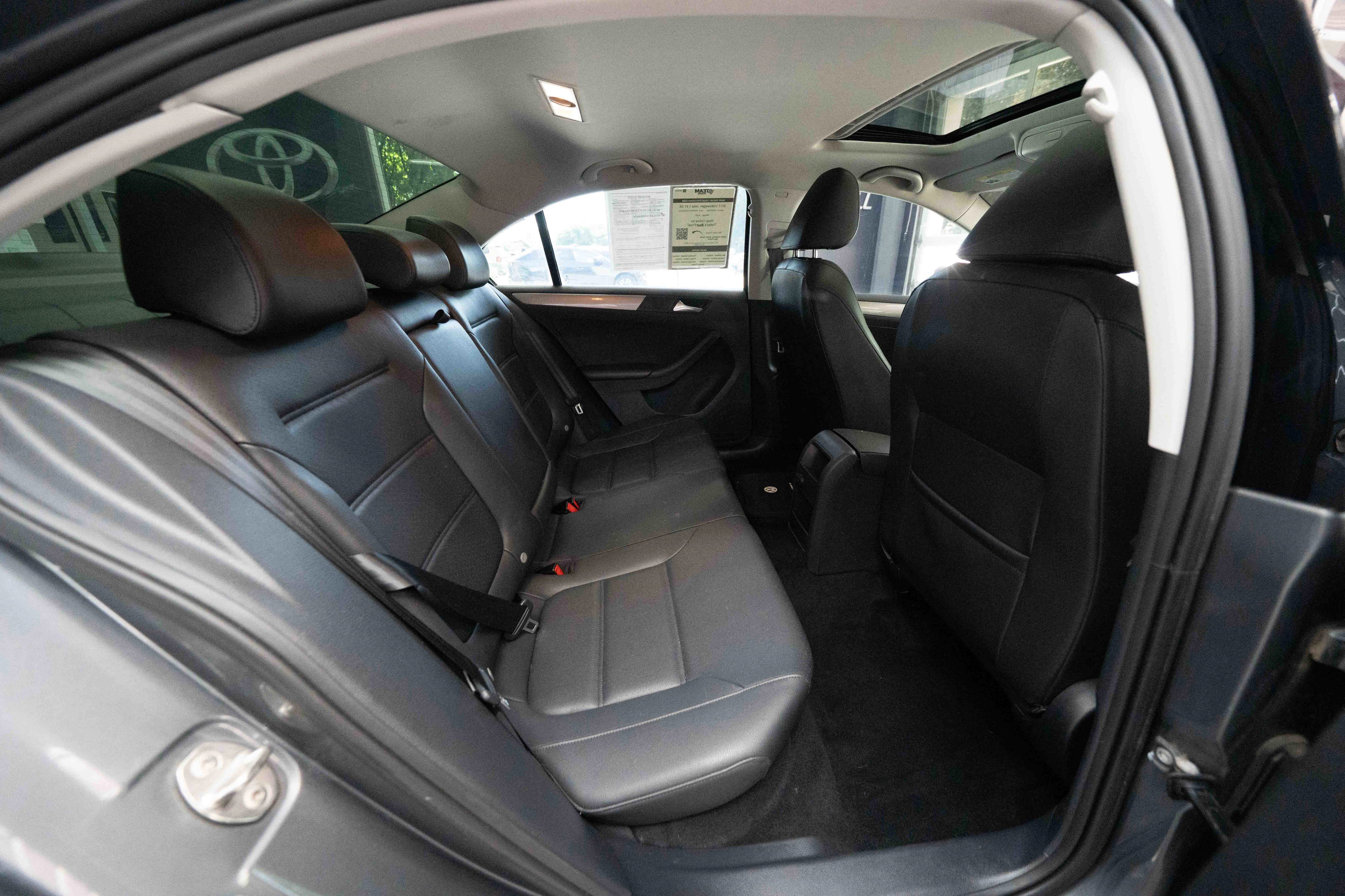 Used 2017 Volkswagen Jetta SE FWD image 24