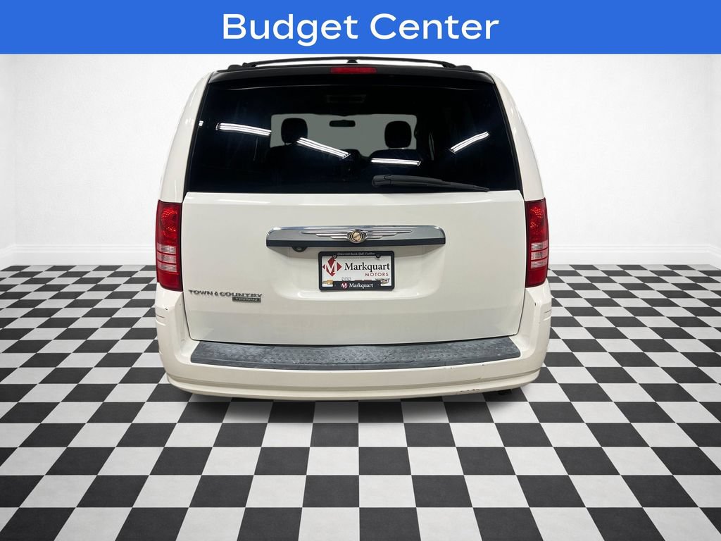 Used 2008 Chrysler Town & Country Touring FWD image 7