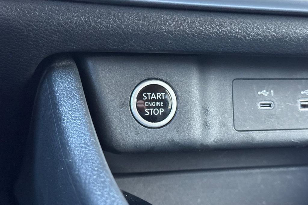 Used 2023 Nissan Rogue SV image 23