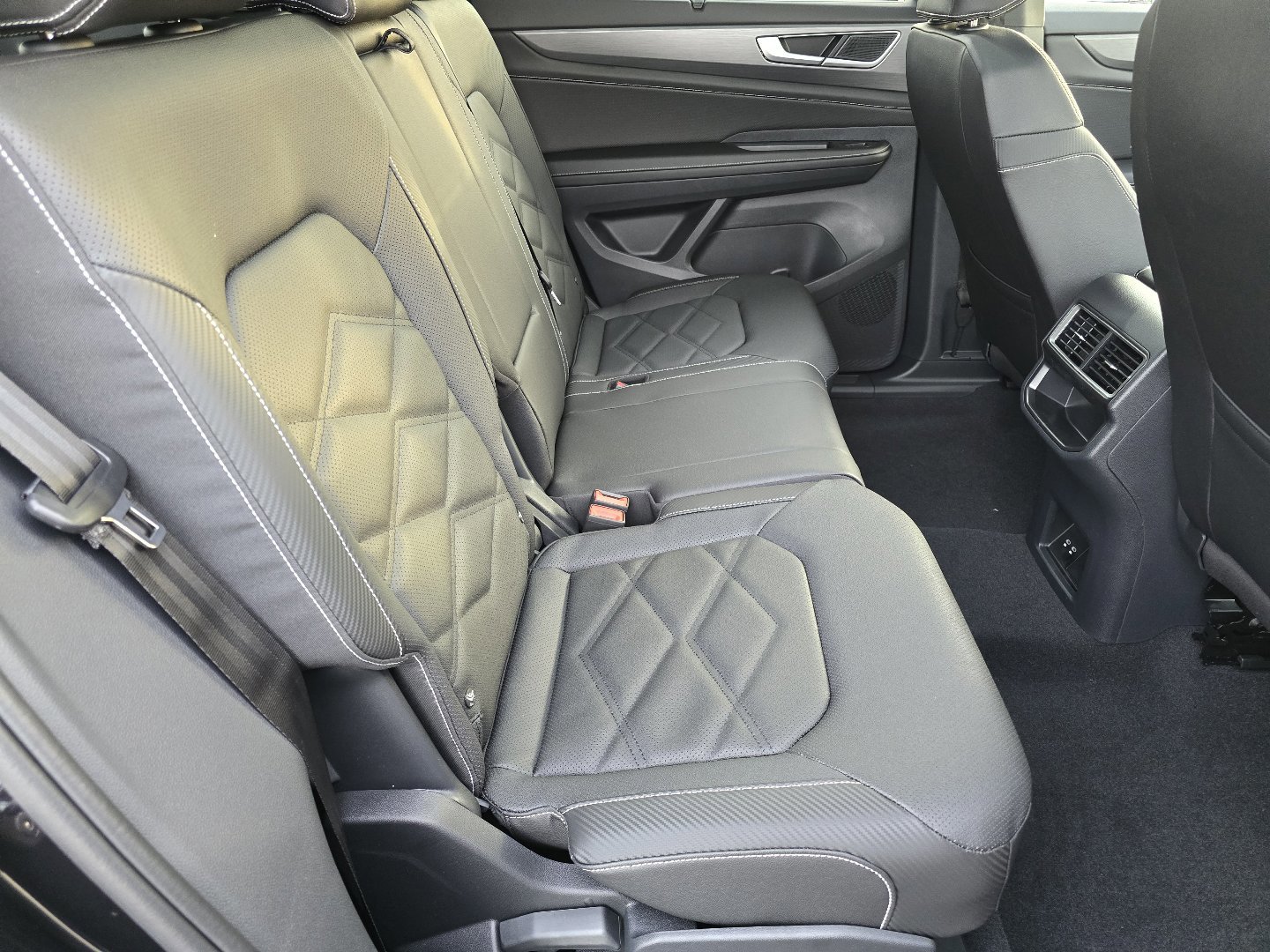 New 2026 Volkswagen Atlas Cross Sport SE image 13