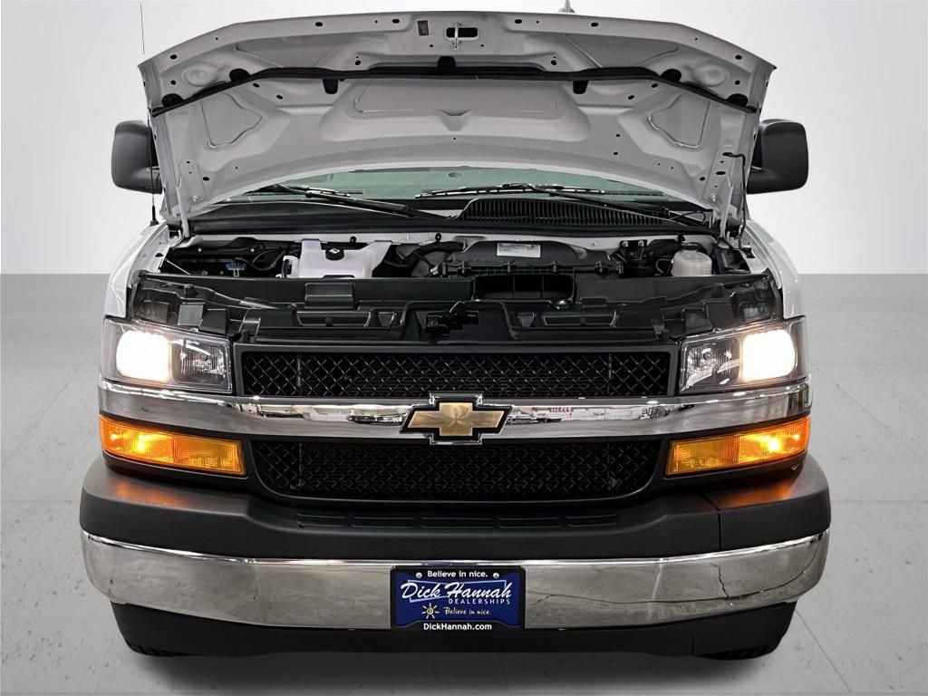 Used 2025 Chevrolet Express 3500 LT w/ LT Preferred Equipment Group RWD image 5