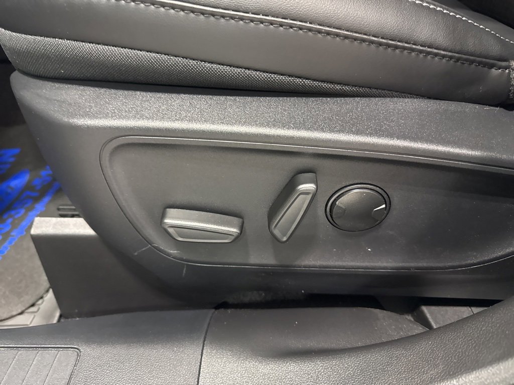 New 2025 Ford Escape SE w/ Class II Trailer Tow Package image 17