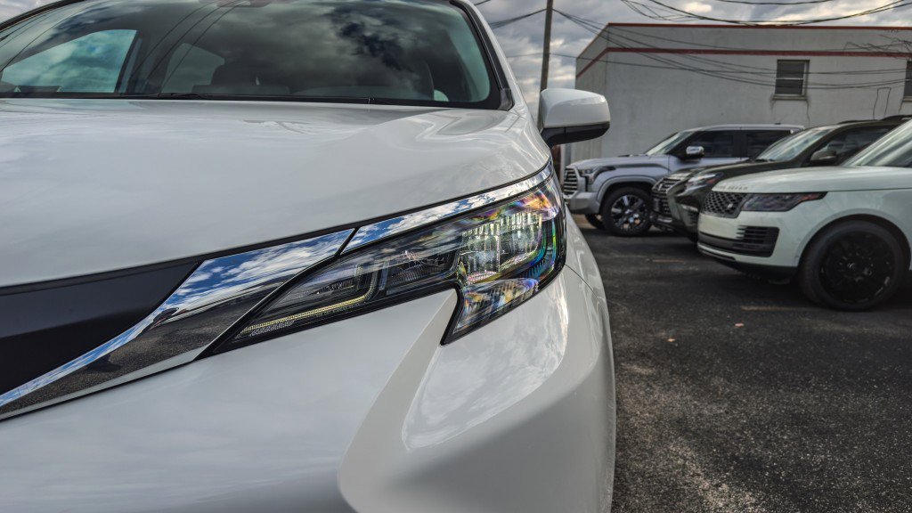 Used 2024 Toyota Sienna LE image 11