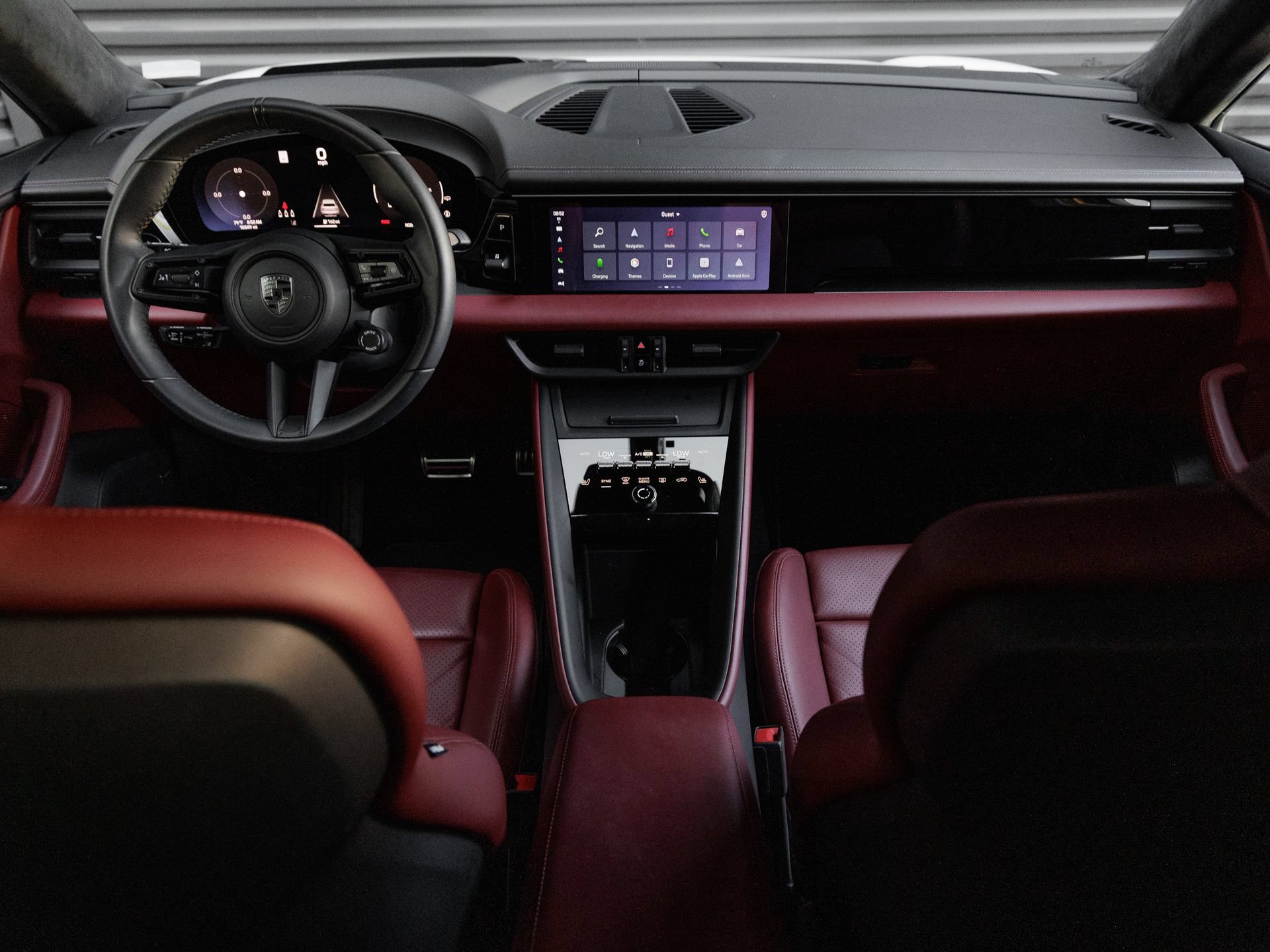 Certified 2025 Porsche Macan Turbo Electric AWD/4WD image 17
