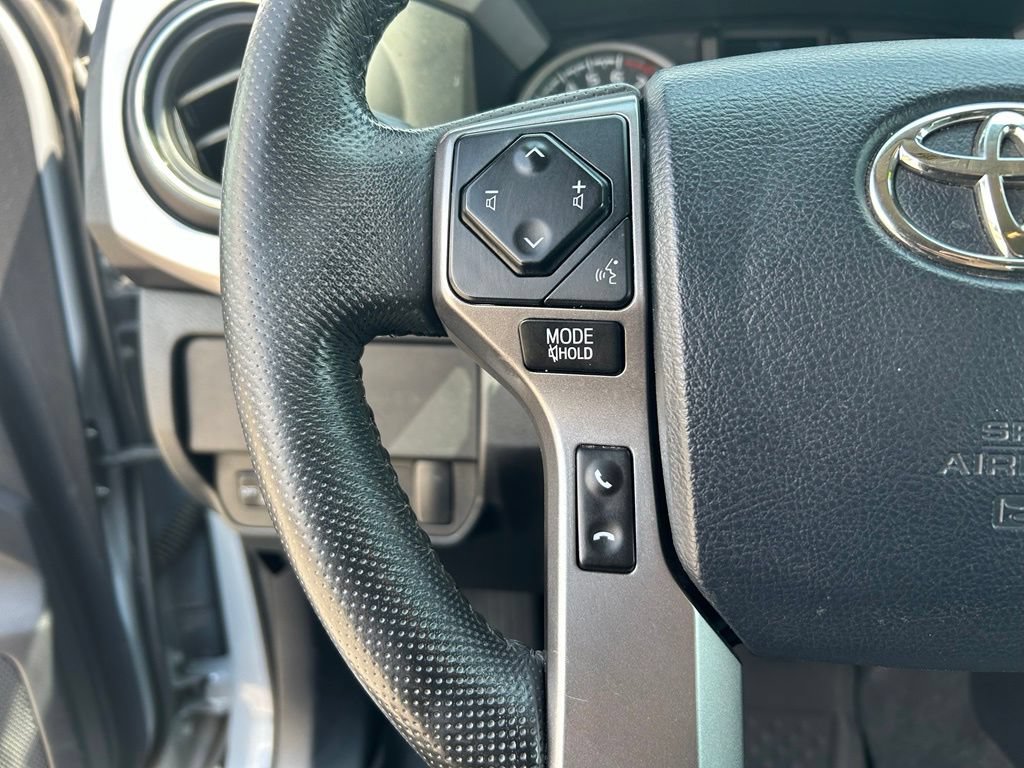 Used 2020 Toyota Tacoma SR5 AWD/4WD image 12