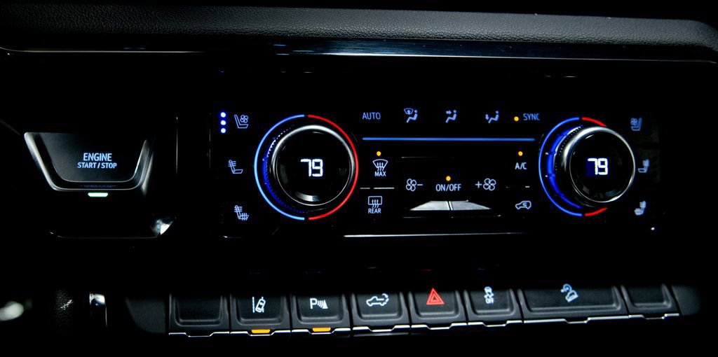 Used 2024 GMC Sierra 2500 AT4 w/ AT4 Preferred Package image 23