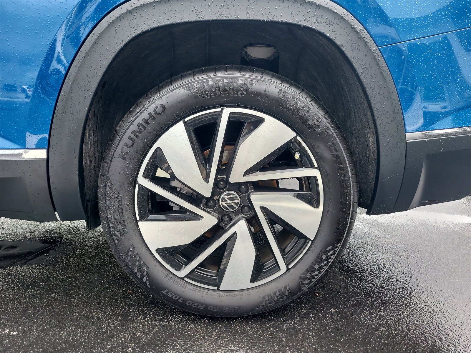 Certified 2025 Volkswagen Atlas SEL image 9