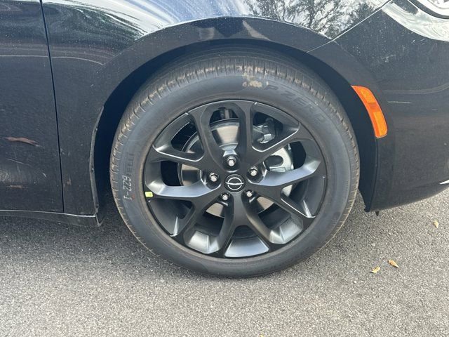 New 2026 Chrysler Pacifica Limited w/ S Appearance Package image 12