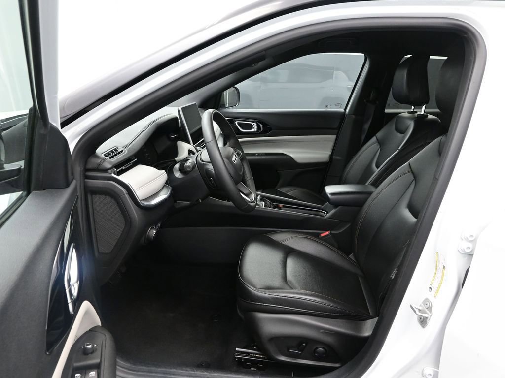 Used 2024 Jeep Compass Limited image 13