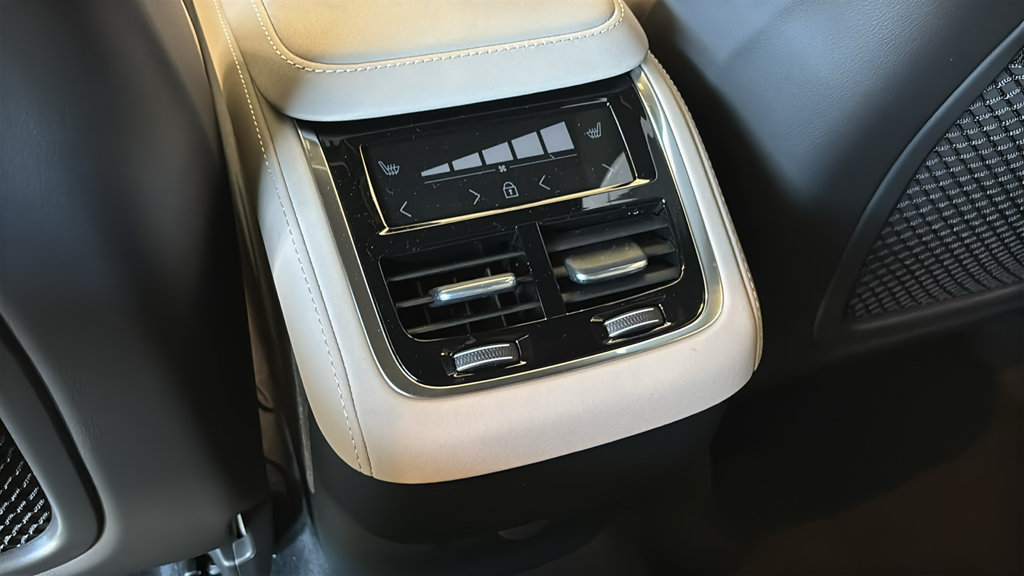 New 2027 Volvo XC90 B6 Ultra AWD/4WD image 9