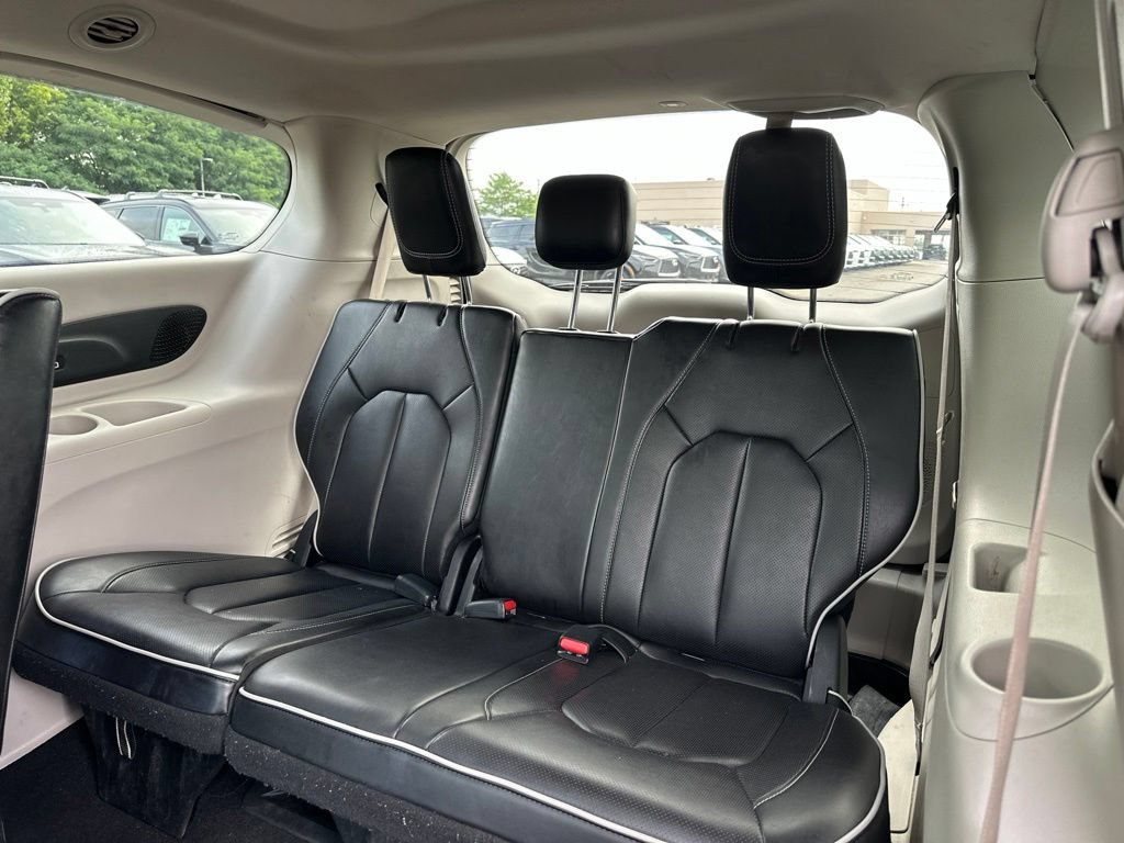Used 2023 Chrysler Pacifica Limited FWD image 35