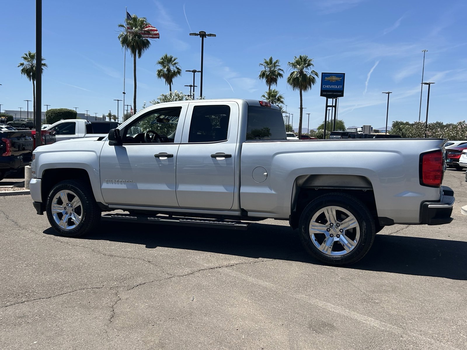 Used 2018 Chevrolet Silverado 1500 Custom RWD image 3