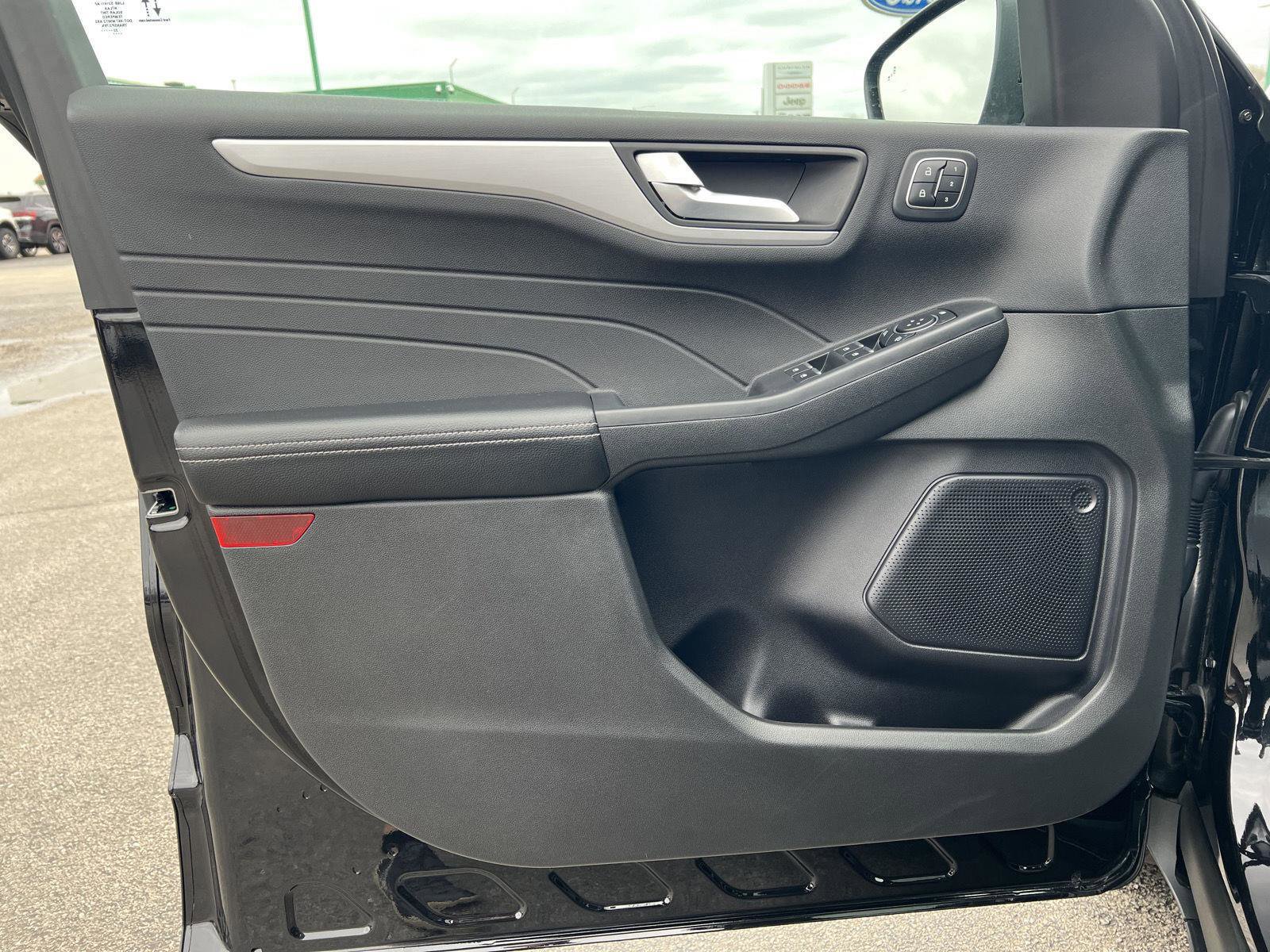 Used 2023 Ford Escape Platinum image 15