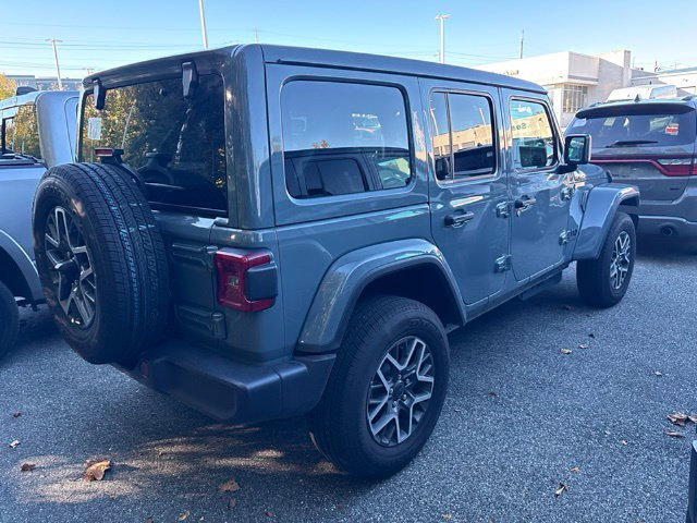 Used 2026 Jeep Wrangler Unlimited Sahara AWD/4WD image 10