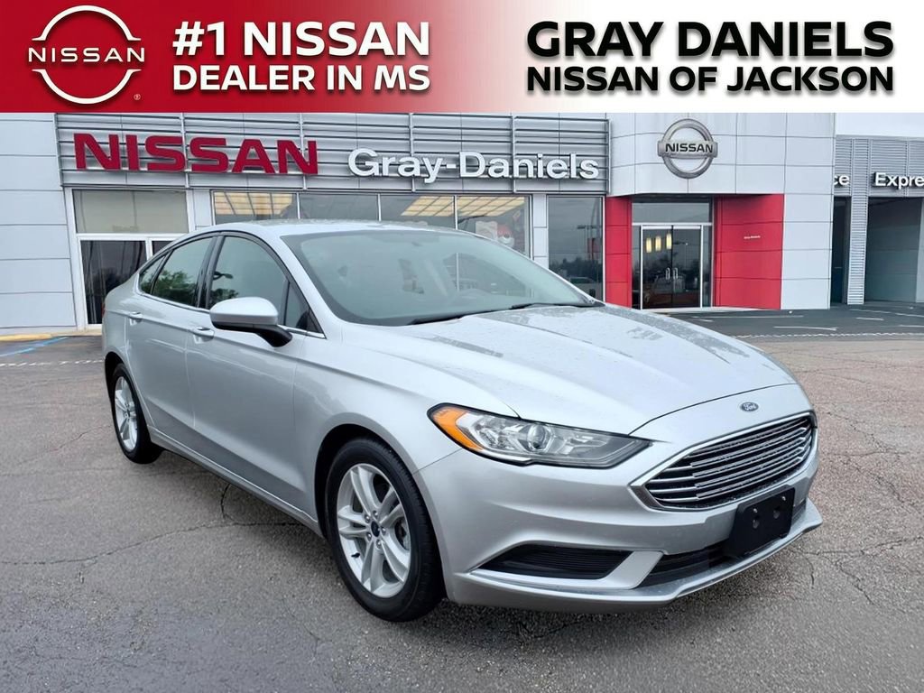 Used 2018 Ford Fusion SE w/ Fusion SE Technology Package FWD image 1