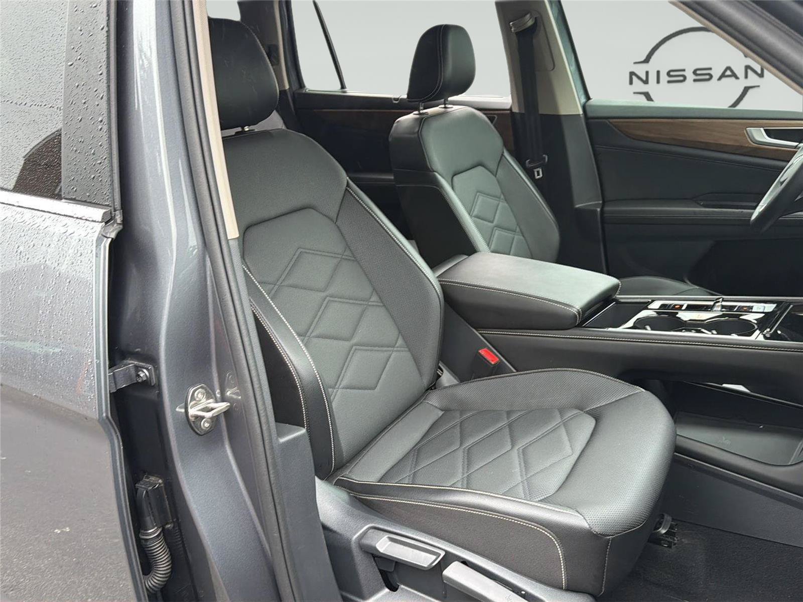 Used 2025 Volkswagen Atlas SE AWD/4WD image 40